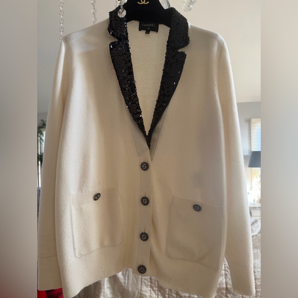 CHANEL Cream Blazer with Black sequined Accents collar